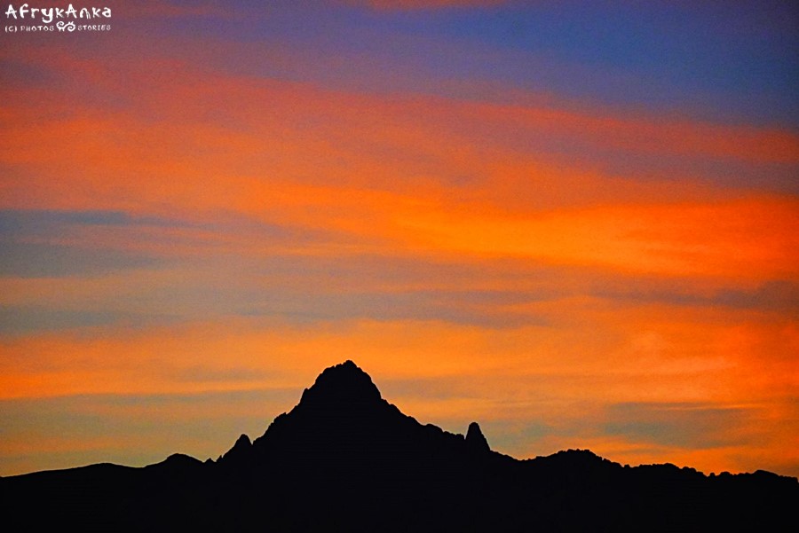 Mt Kenya o wschodzie słońca.