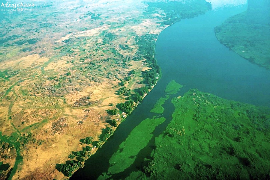 Nil Biały przepływa przez cały kraj.