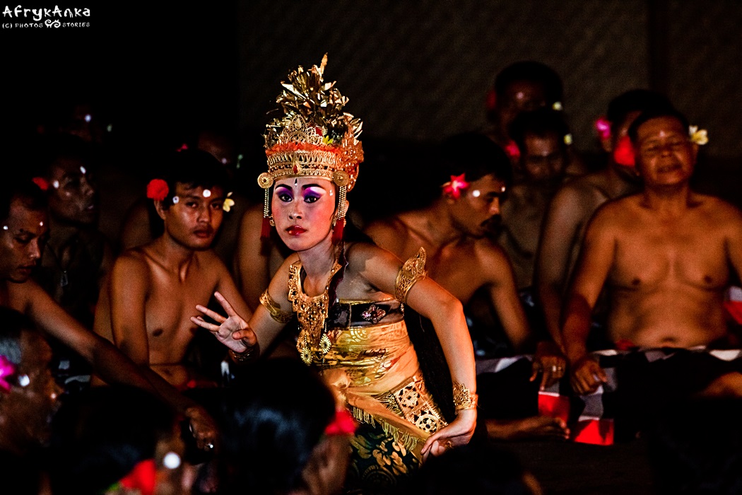 Bogowie są nieustannie obecni w życiu Balijczyków.
