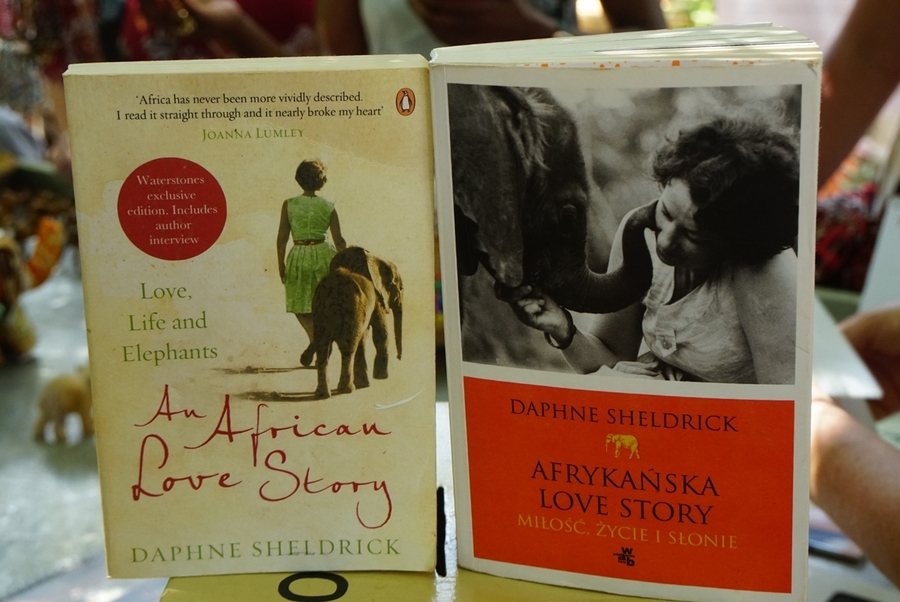 Książka Daphne Sheldrick - wydanie angielskie i polskie.