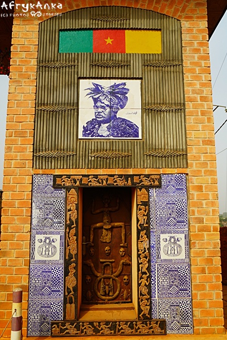 Portret ostatniego króla - brama do Fumban.